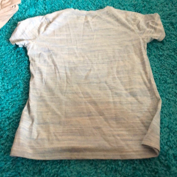 2 t-shirts - Picture 4 of 4